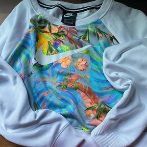 Nike | EUC • Women’s Cropped Sweatshirt 🌿💛